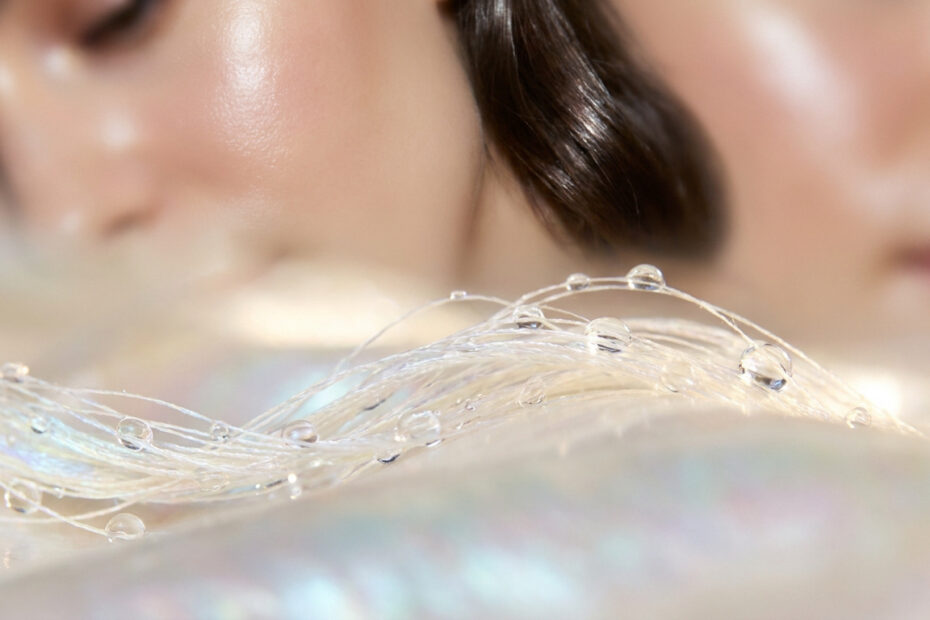 Soins cosmétiques à base de protéines de soie pour la peau et les cheveux